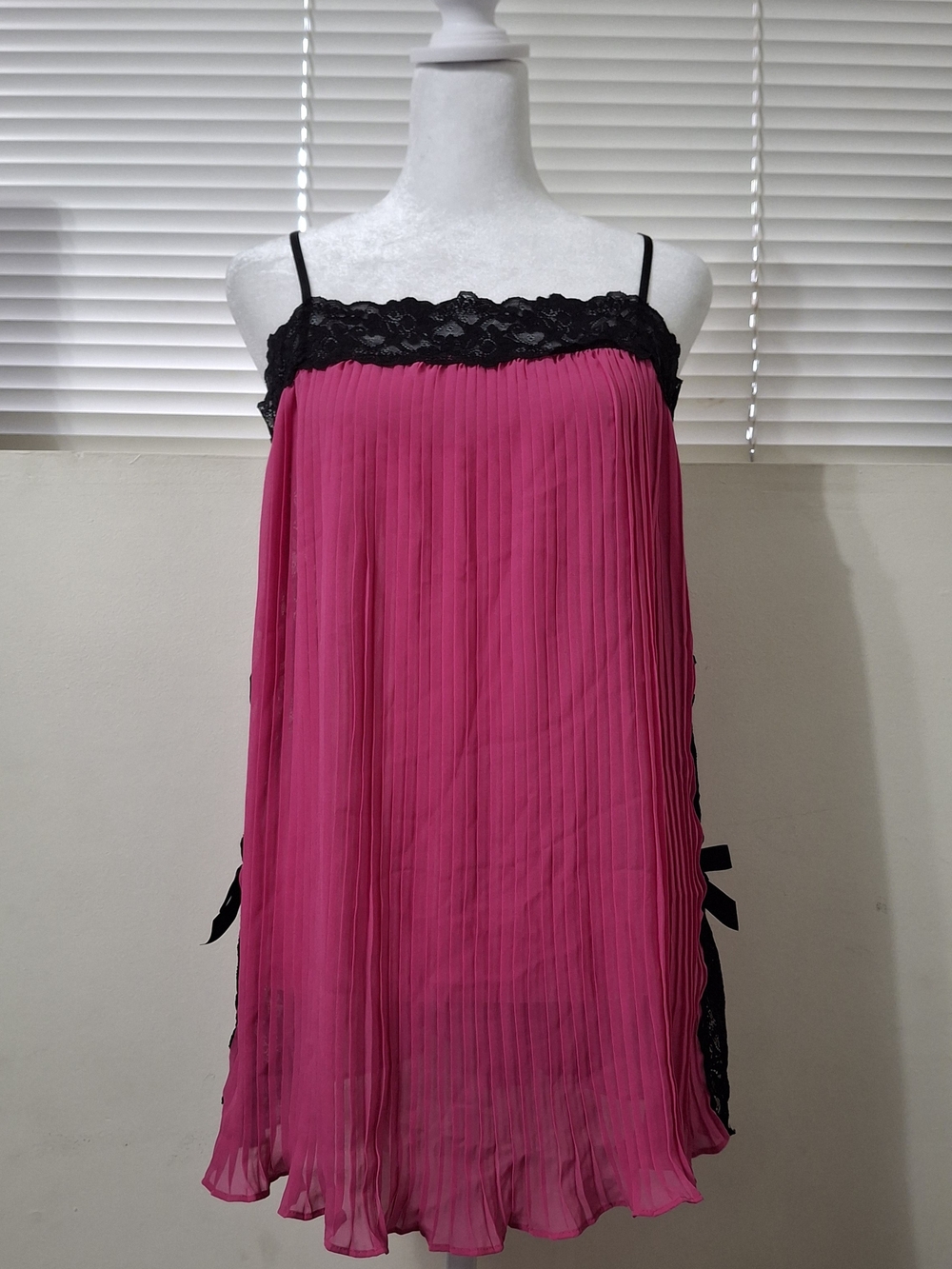 In Bloom by Jonquil Pink & Black Pleated Lace Chemise Nightgown Sz M